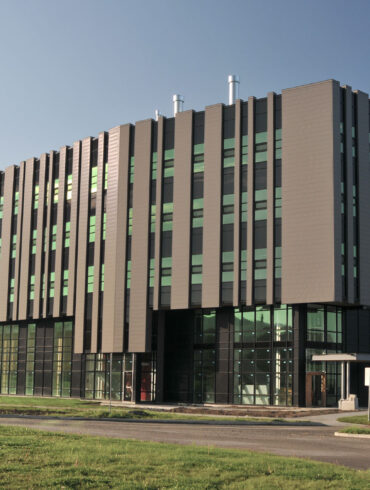 Institut Interdisciplinaire d'Innovation Technologique 3it Université de Sherbrooke Espace Vital Architecture